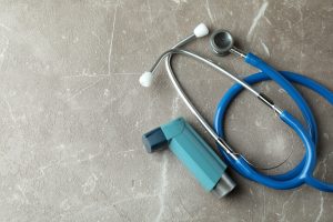 Picture of an inhaler and a stethoscope.